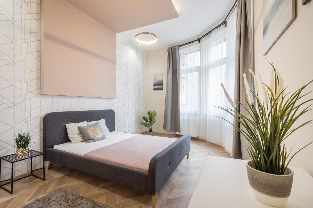 Apartmán 3 Bedrooms Bright Flat In The Heart Of The -free Parking Need Reservation *