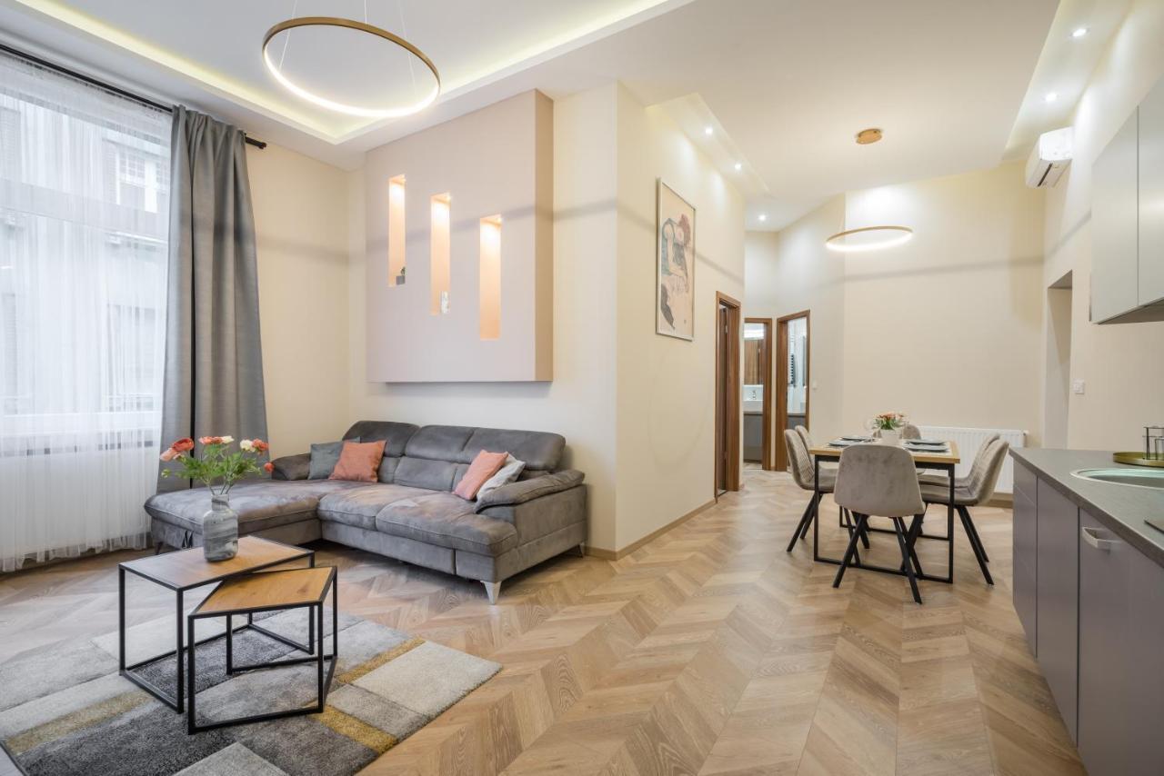 Amora Homes 3 Bedrooms Bright Flat In The Heart Of The -free Parking Need Reservation