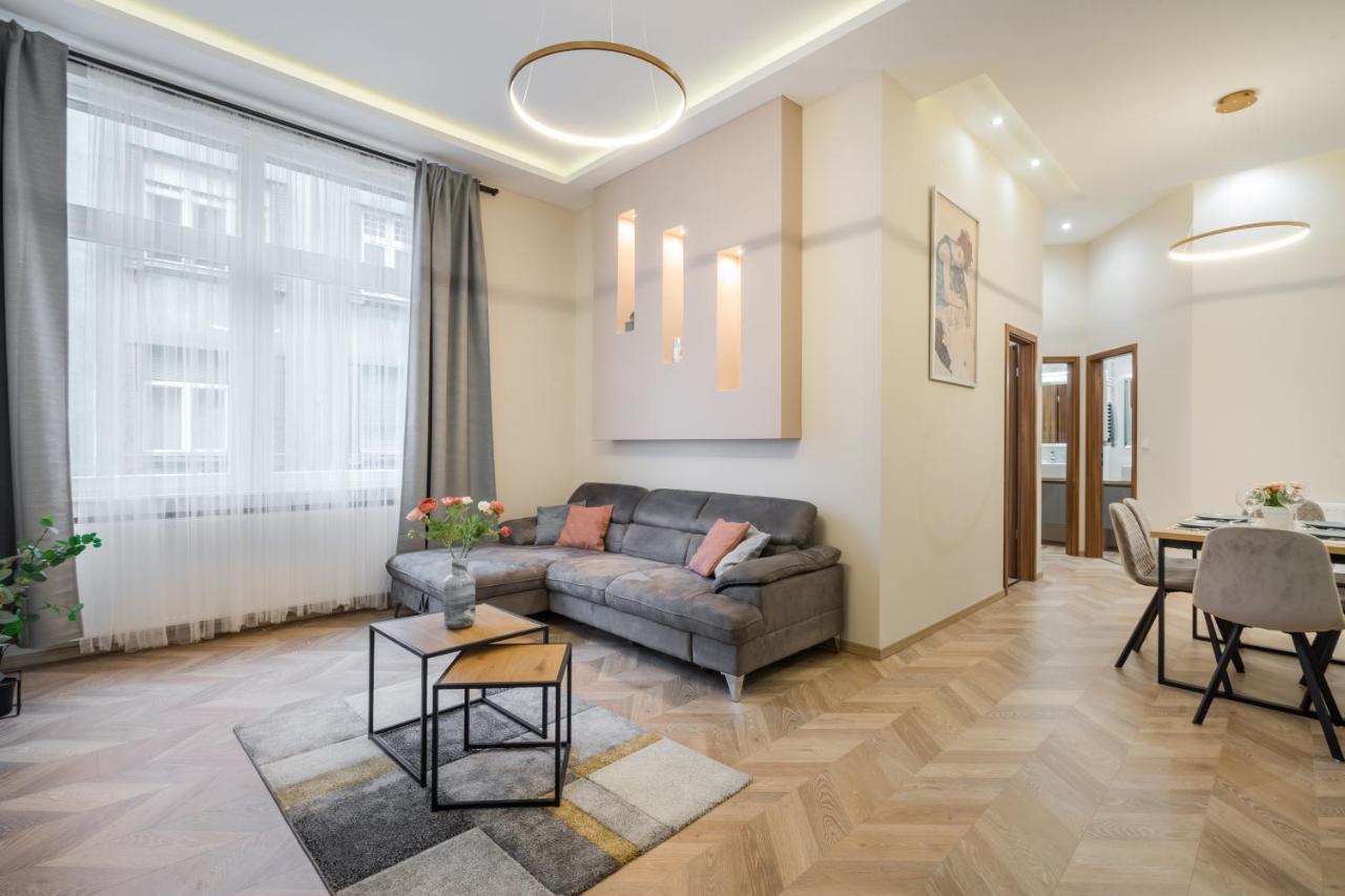 3 Bedrooms Bright Flat In The Heart Of The -free Parking Need Reservation * Budapešť