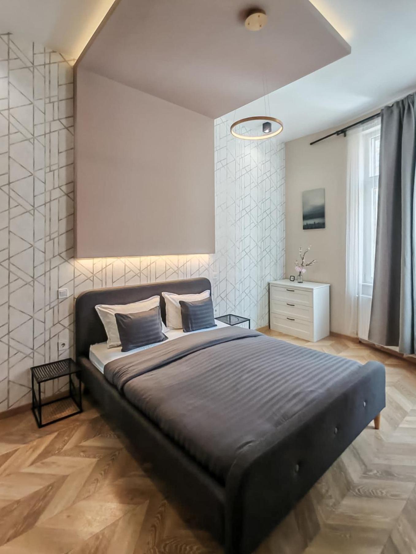 Apartment Amora Homes 3 Bedrooms Bright Flat In The Heart Of The -free Parking Need Reservation